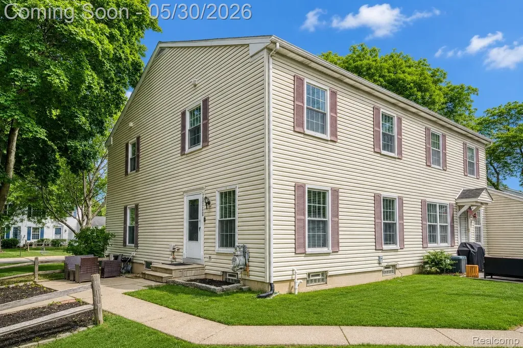38568 Capetown Court Clinton Charter Township MI 48038