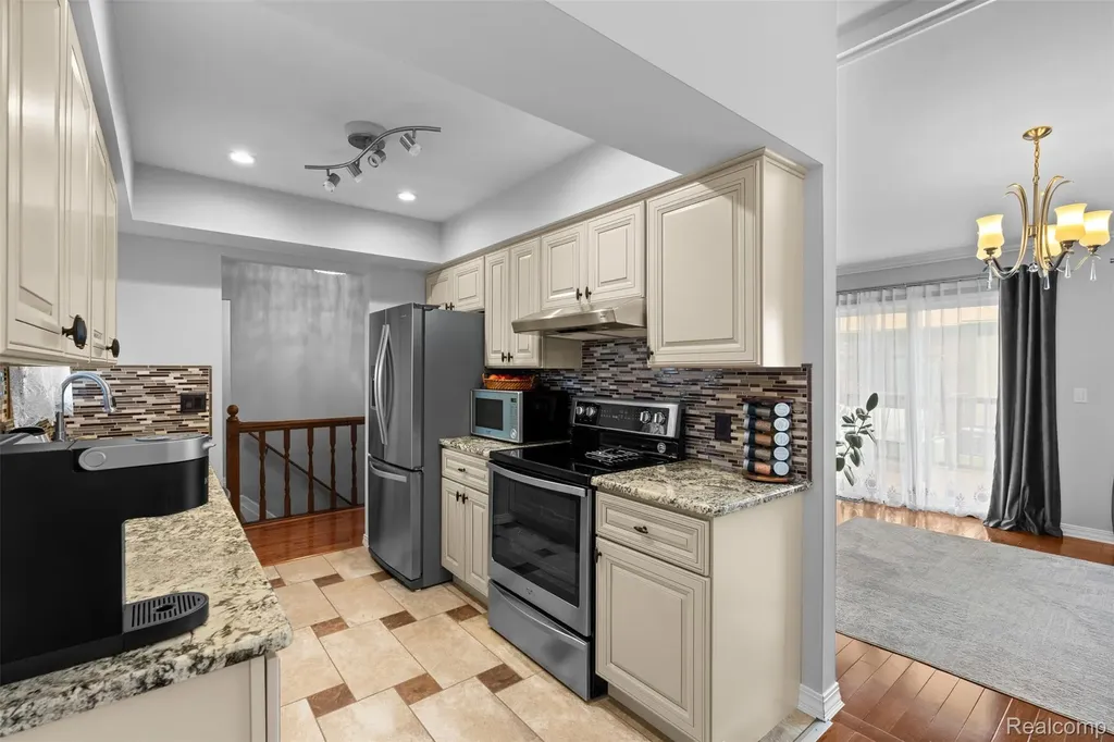 29588 Sycamore Drive Warren City MI 48092