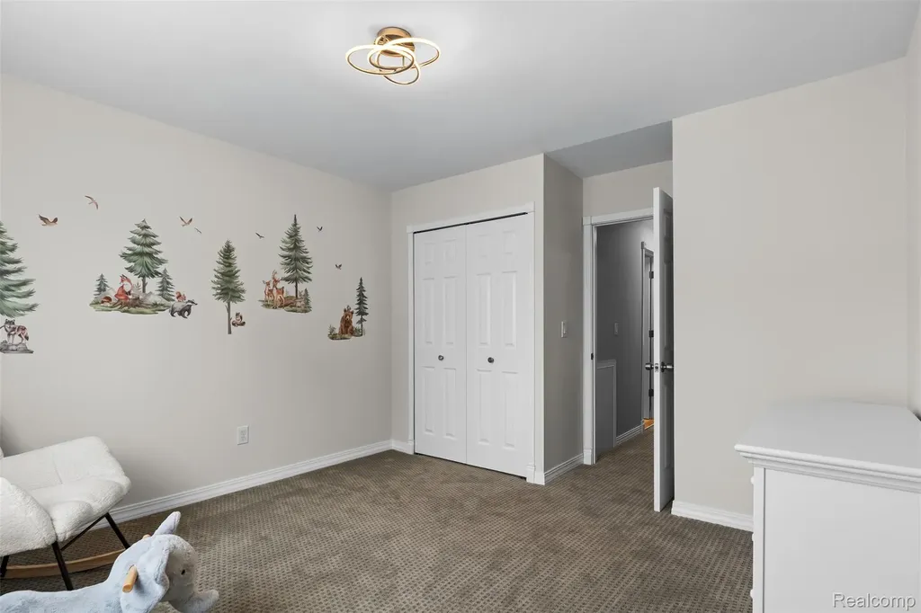 29588 Sycamore Drive Warren City MI 48092