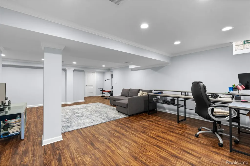 29588 Sycamore Drive Warren City MI 48092