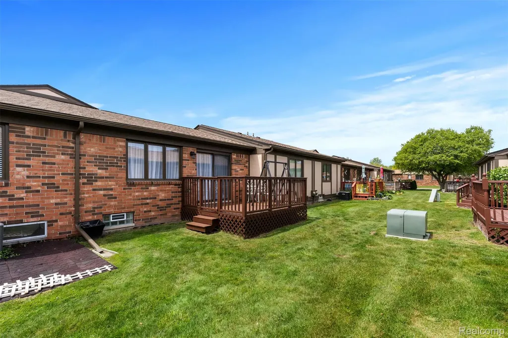 29588 Sycamore Drive Warren City MI 48092