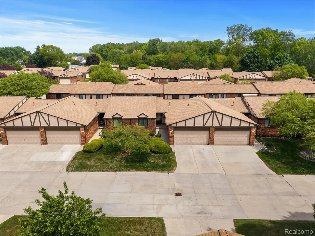 29588 Sycamore Drive Warren City MI 48092