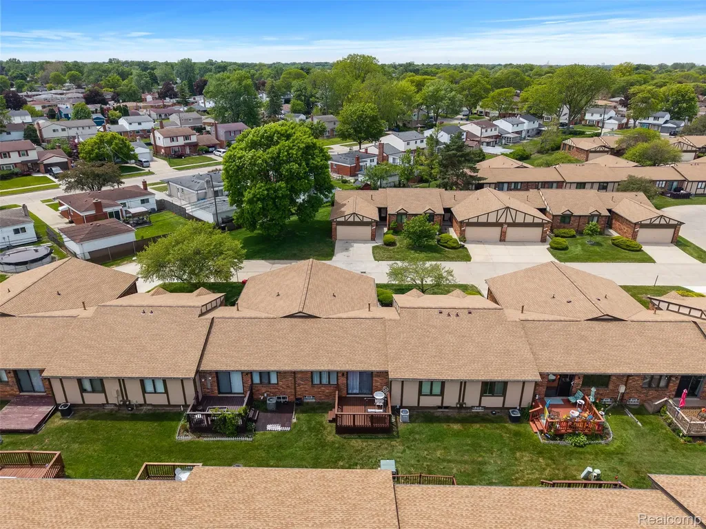 29588 Sycamore Drive Warren City MI 48092