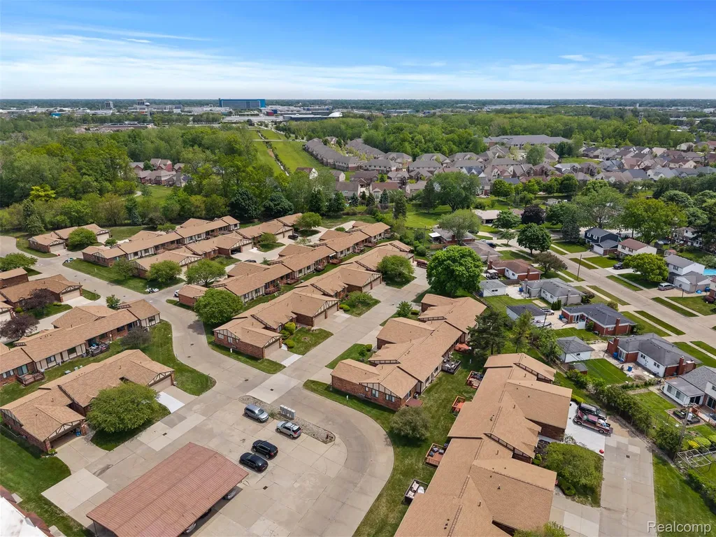 29588 Sycamore Drive Warren City MI 48092