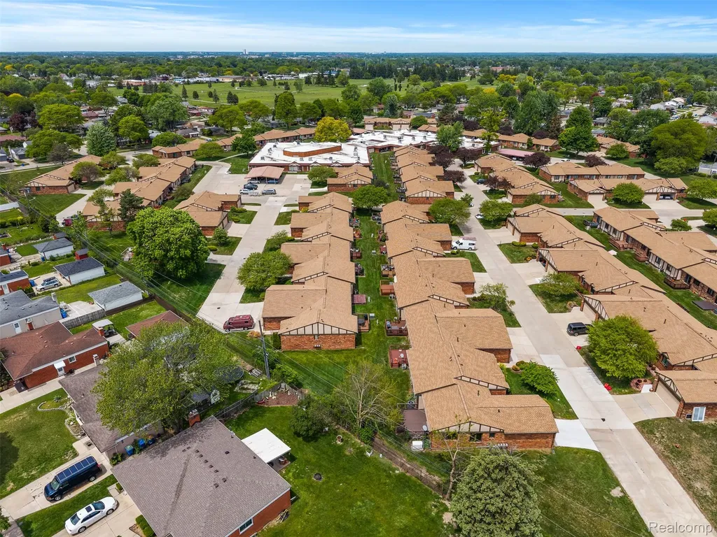 29588 Sycamore Drive Warren City MI 48092