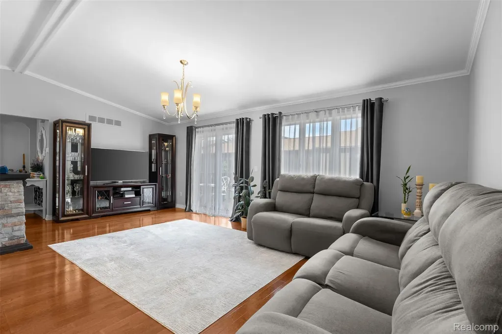 29588 Sycamore Drive Warren City MI 48092
