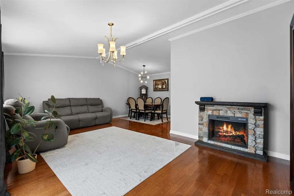 29588 Sycamore Drive Warren City MI 48092