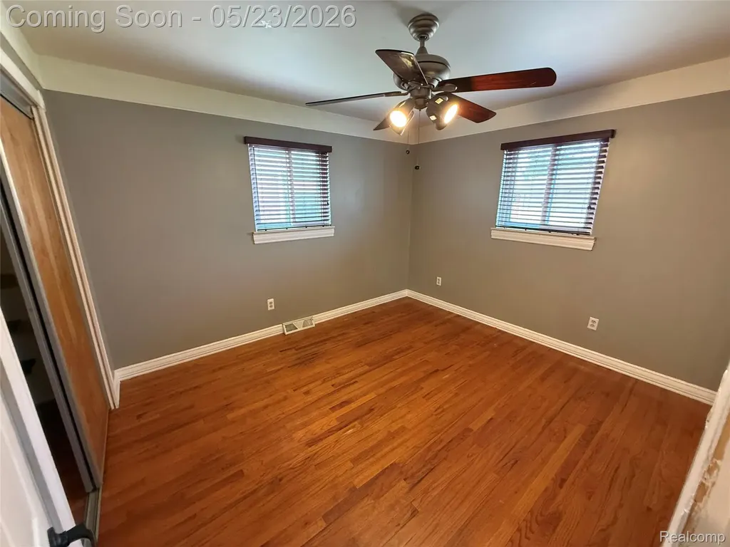 6484 Drexel Street Dearborn Heights City MI 48127
