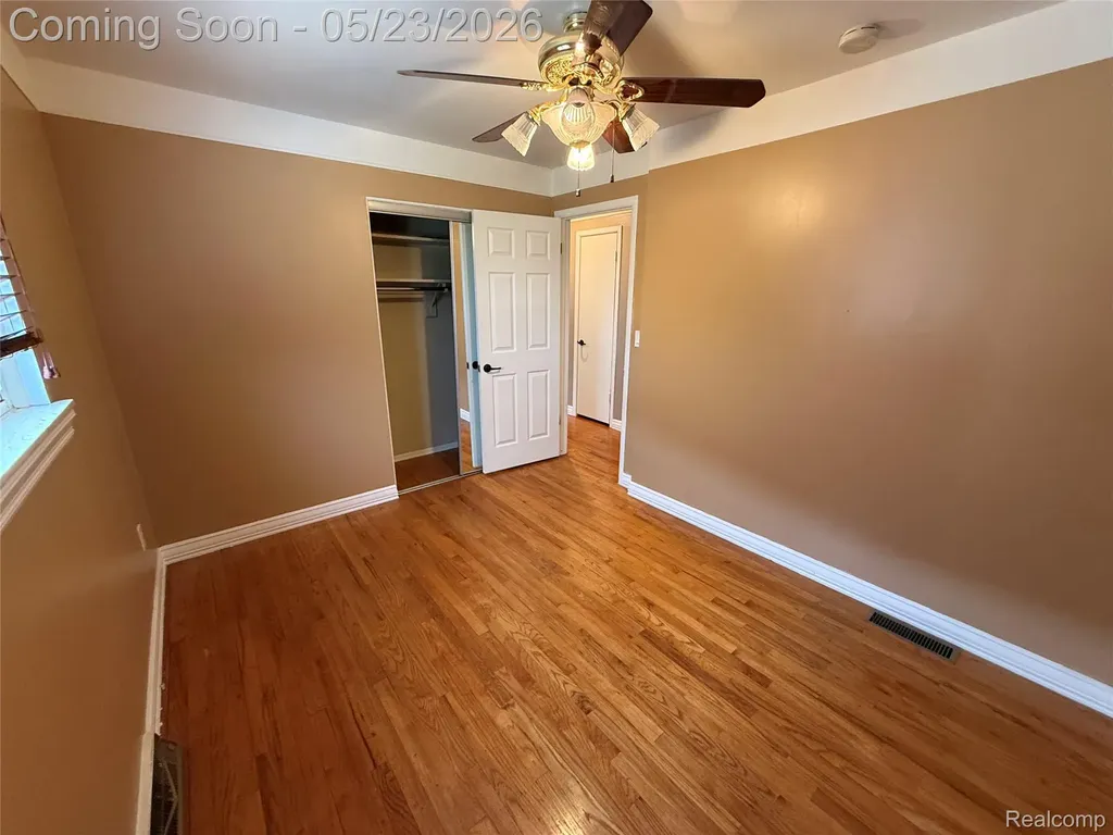 6484 Drexel Street Dearborn Heights City MI 48127
