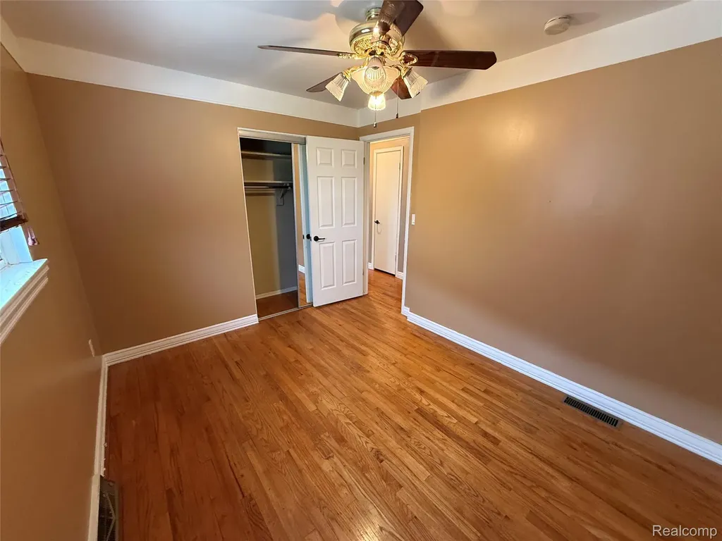 6484 Drexel Street Dearborn Heights City MI 48127