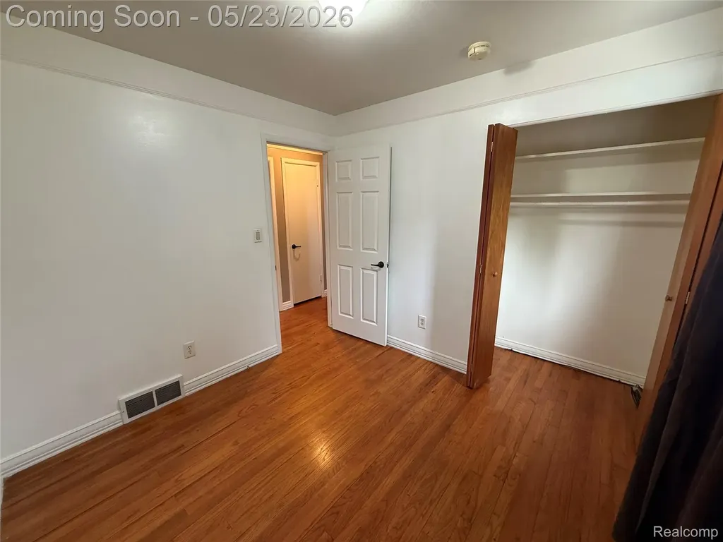 6484 Drexel Street Dearborn Heights City MI 48127