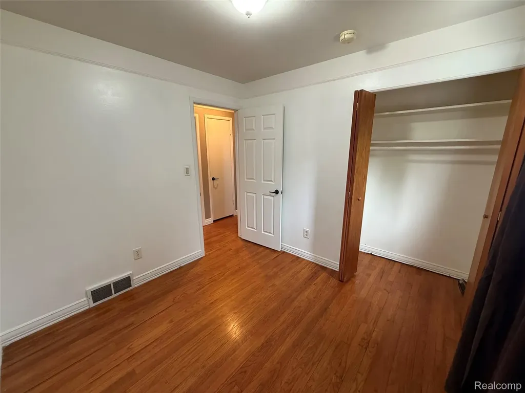 6484 Drexel Street Dearborn Heights City MI 48127