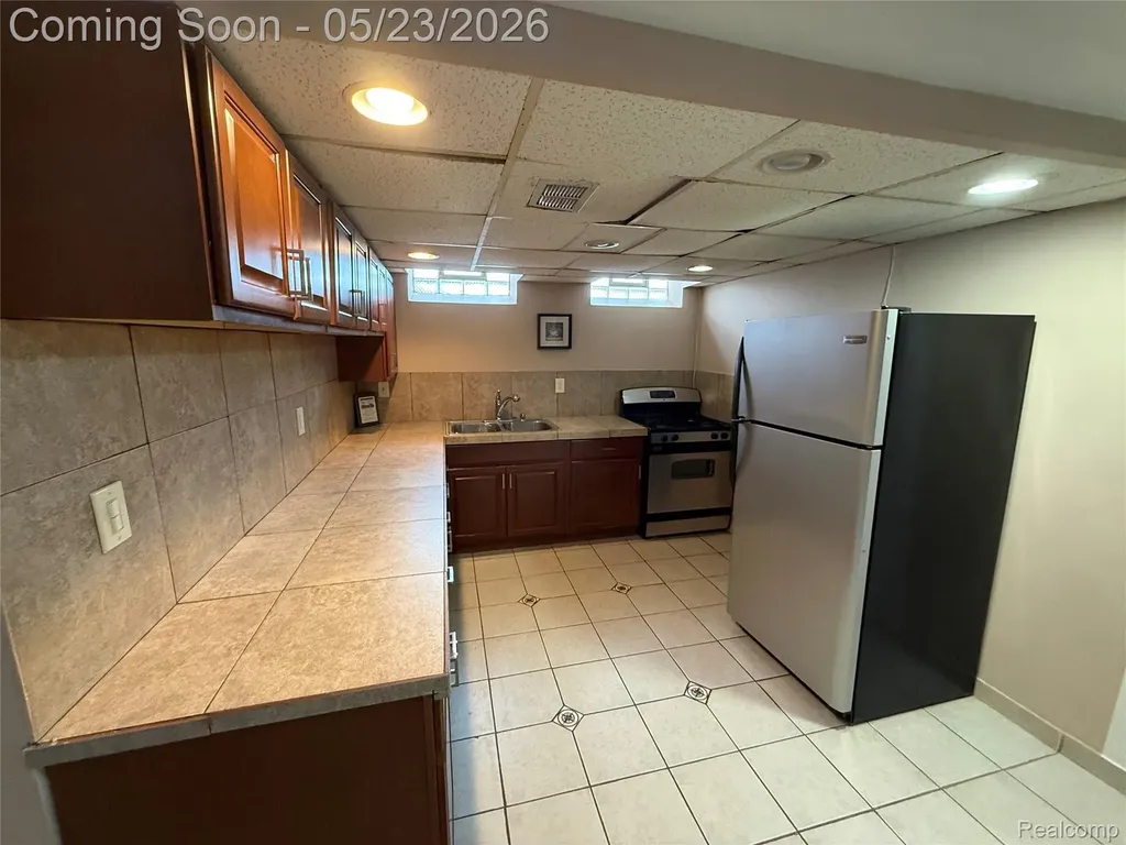 6484 Drexel Street Dearborn Heights City MI 48127