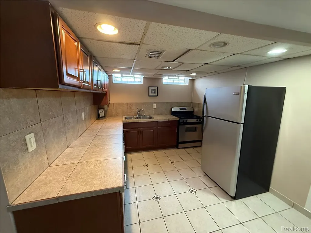 6484 Drexel Street Dearborn Heights City MI 48127