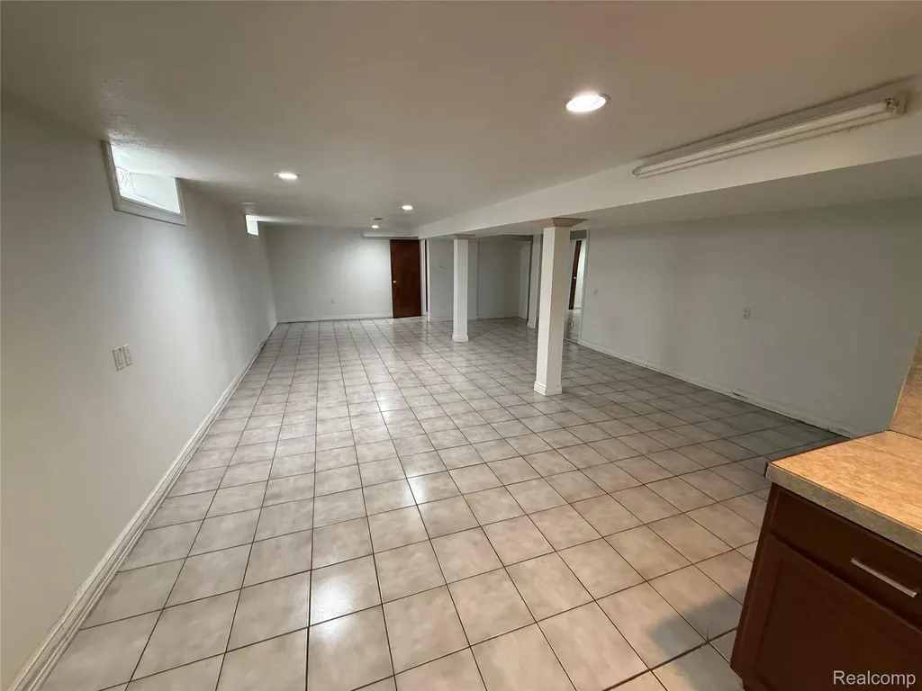 6484 Drexel Street Dearborn Heights City MI 48127