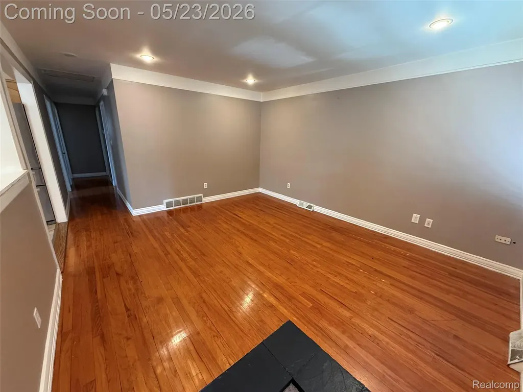 6484 Drexel Street Dearborn Heights City MI 48127