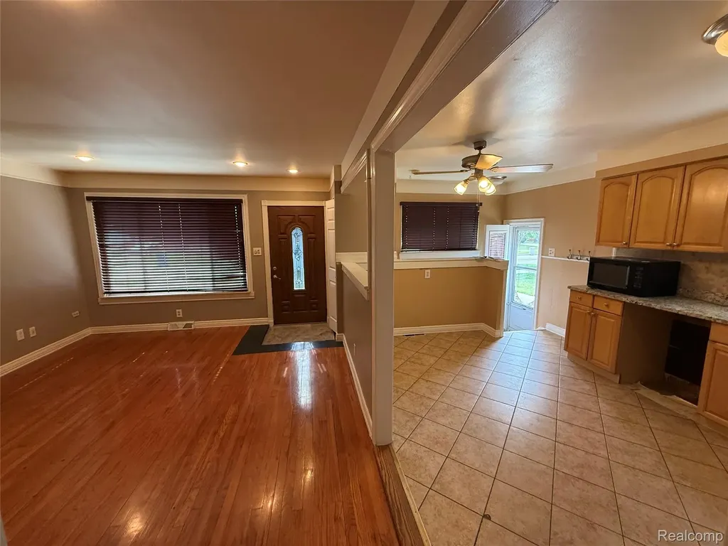 6484 Drexel Street Dearborn Heights City MI 48127