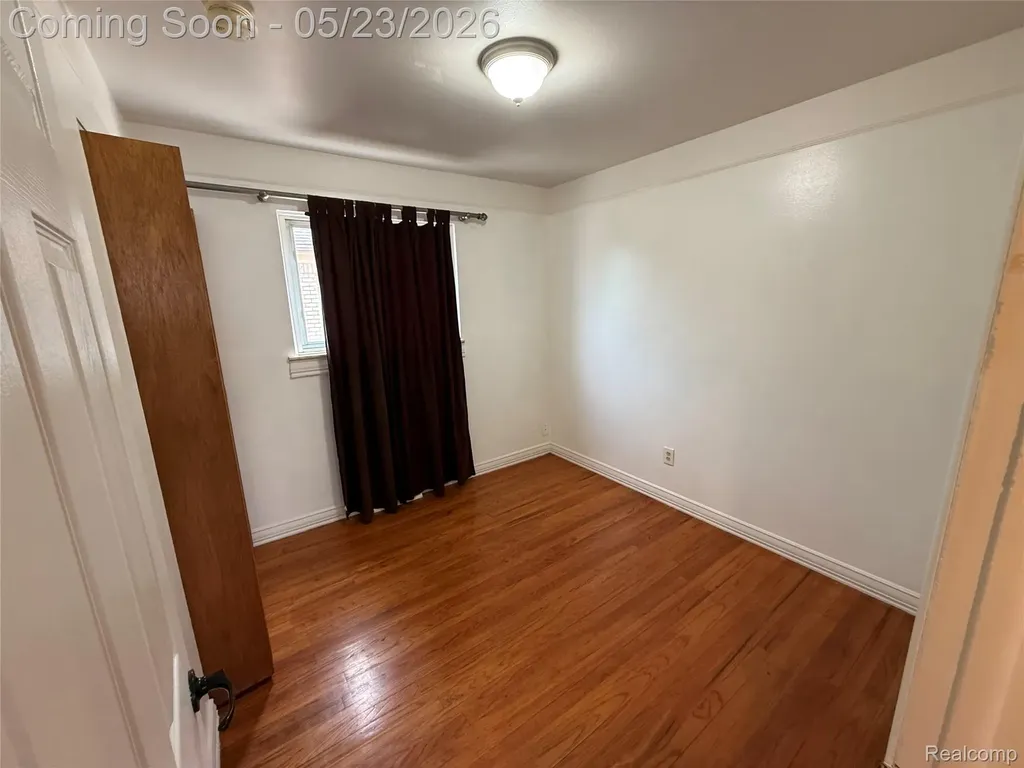 6484 Drexel Street Dearborn Heights City MI 48127