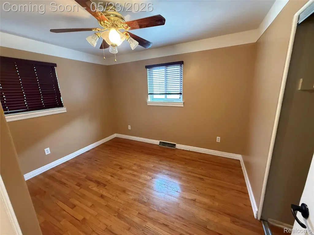 6484 Drexel Street Dearborn Heights City MI 48127