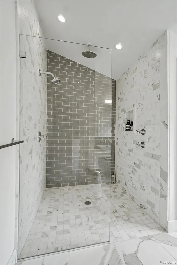 12410 Woodhull Landing Fenton Charter Township MI 48430