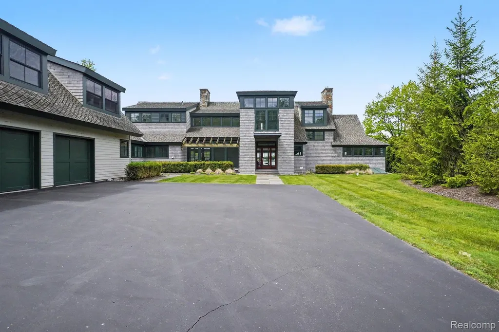 12410 Woodhull Landing Fenton Charter Township MI 48430