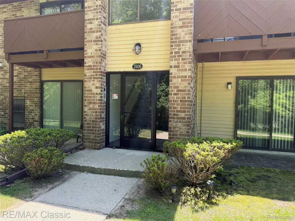 7806 Manor Circle Westland City MI 48185
