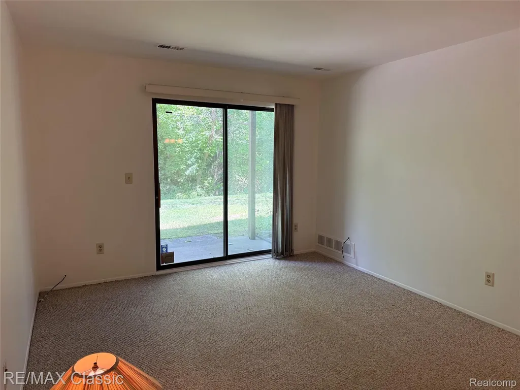 7806 Manor Circle Westland City MI 48185