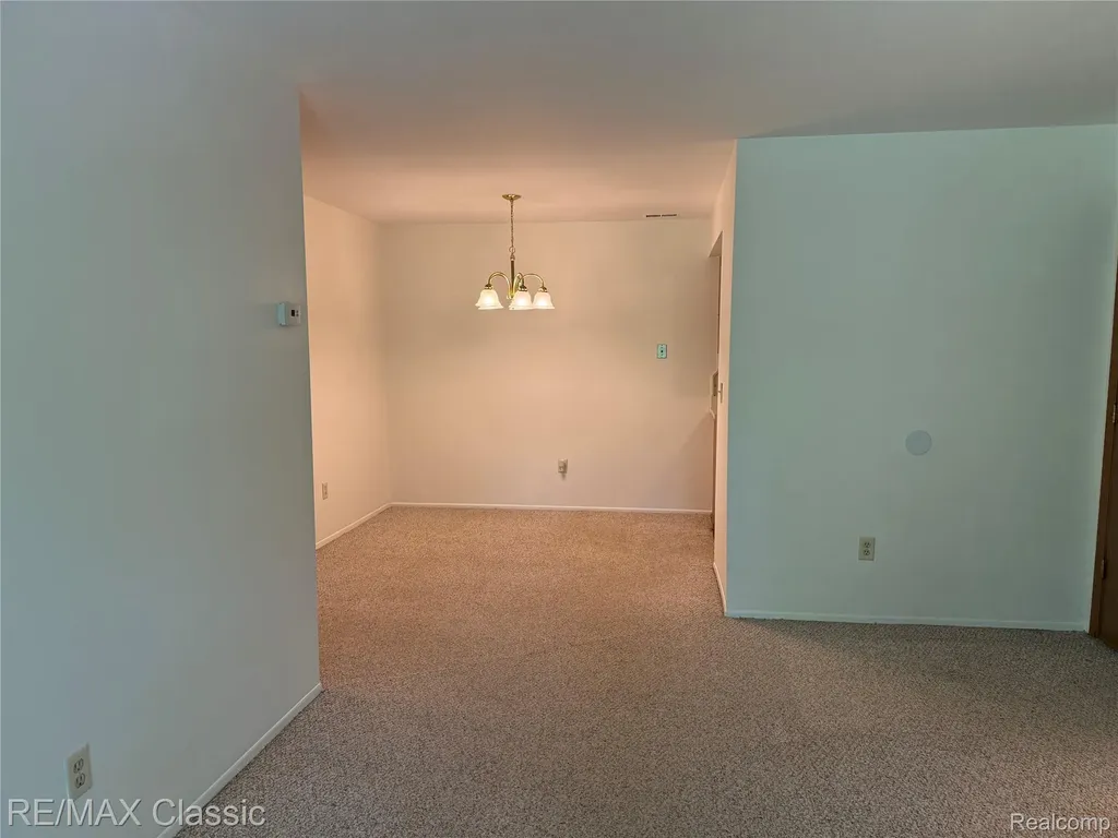 7806 Manor Circle Westland City MI 48185