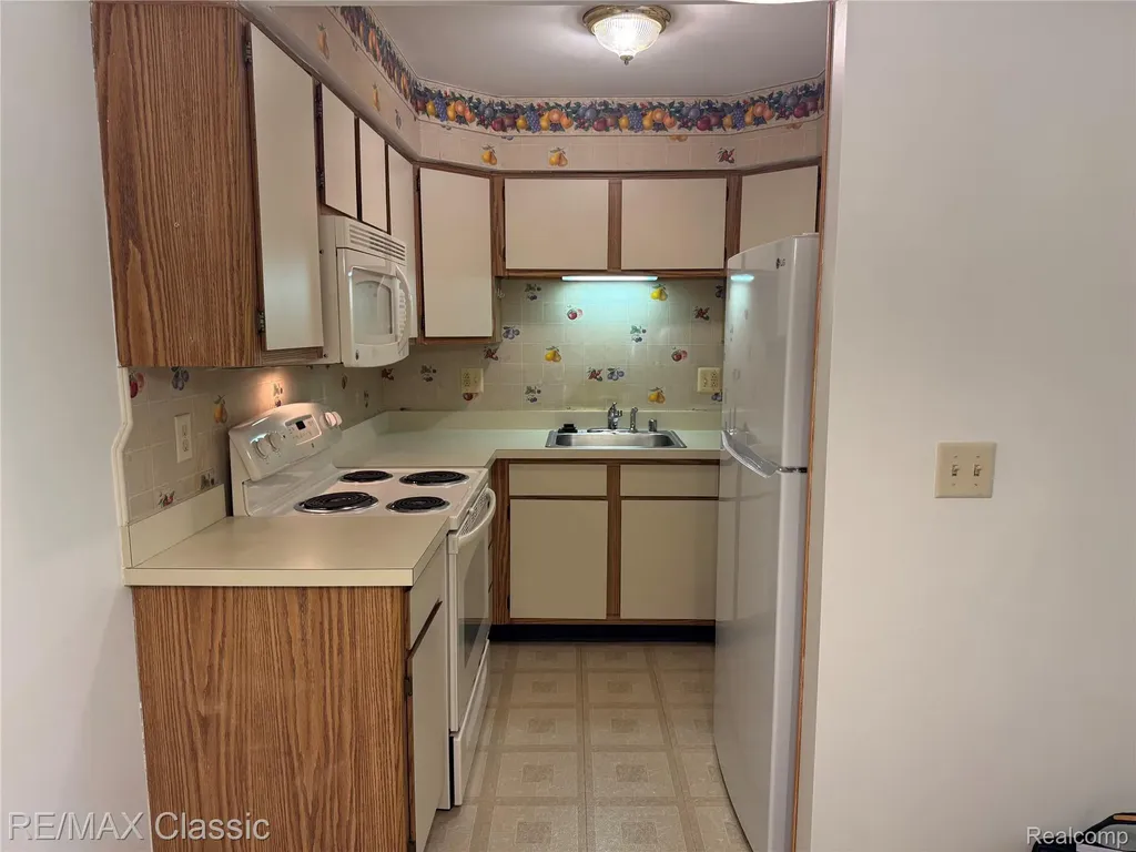 7806 Manor Circle Westland City MI 48185