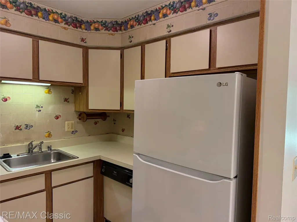 7806 Manor Circle Westland City MI 48185