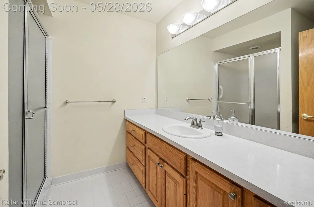 4432 Thornwood Court Warren City MI 48092
