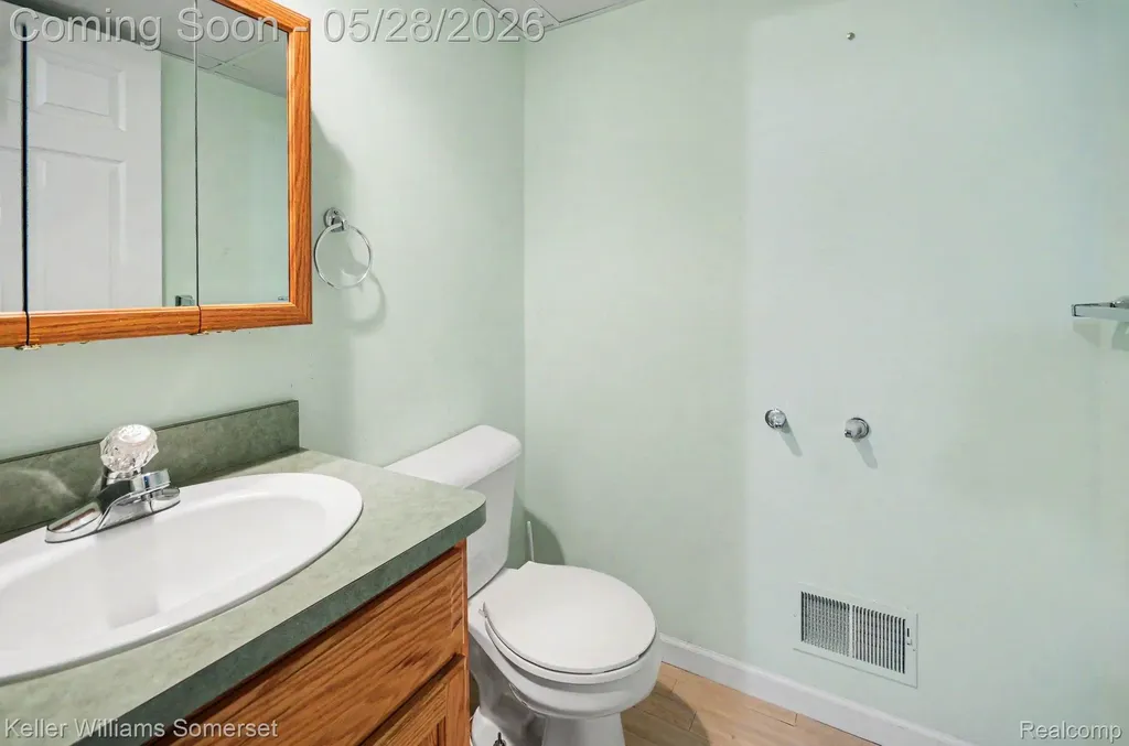 4432 Thornwood Court Warren City MI 48092