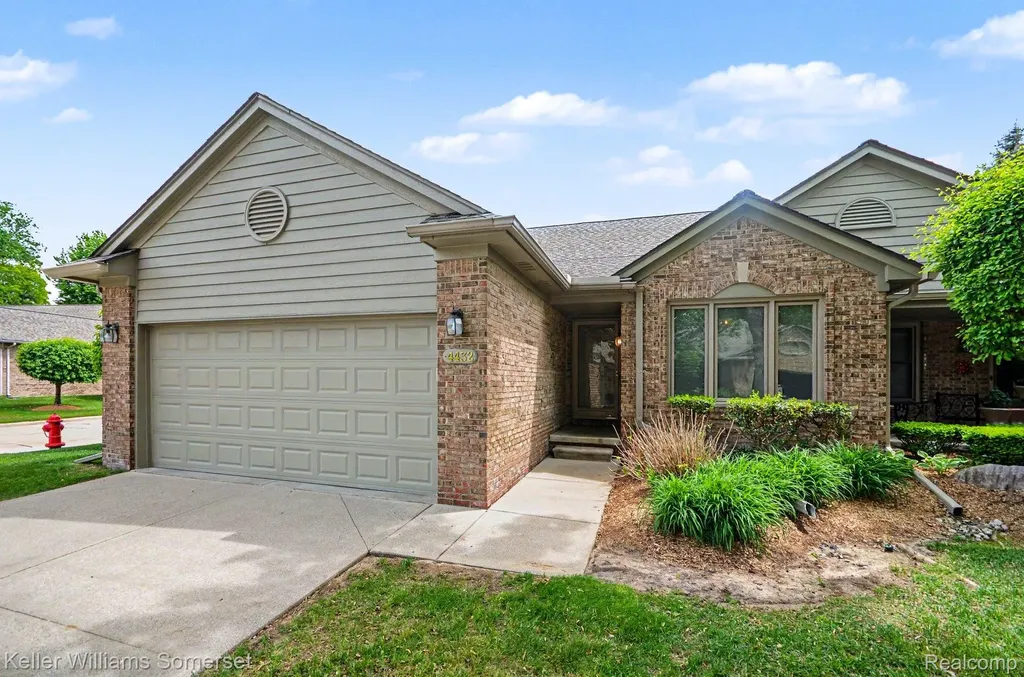 4432 Thornwood Court Warren City MI 48092
