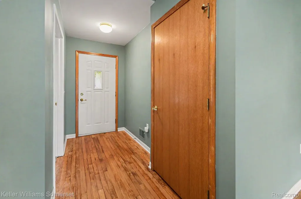 4432 Thornwood Court Warren City MI 48092
