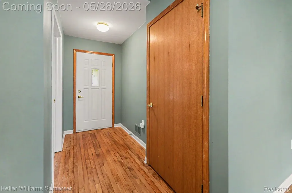 4432 Thornwood Court Warren City MI 48092
