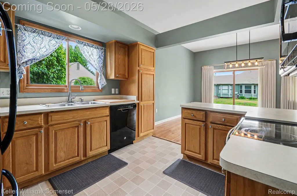 4432 Thornwood Court Warren City MI 48092