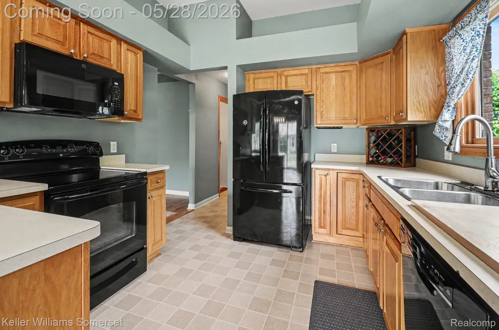 4432 Thornwood Court Warren City MI 48092