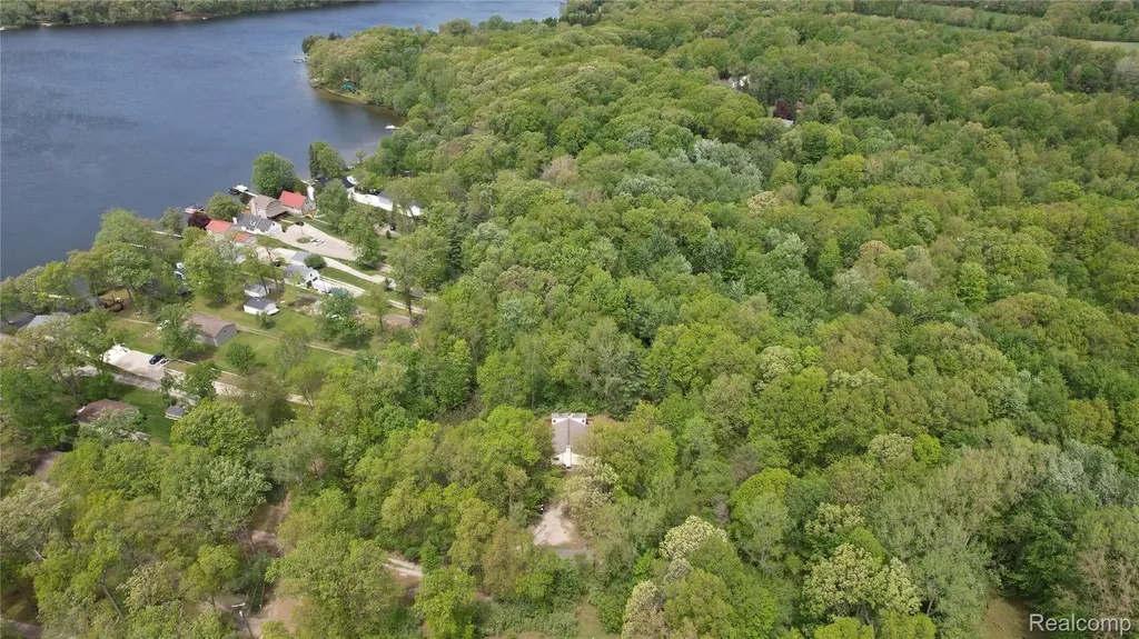 8180 Tipsico Trail Rose Township MI 48442