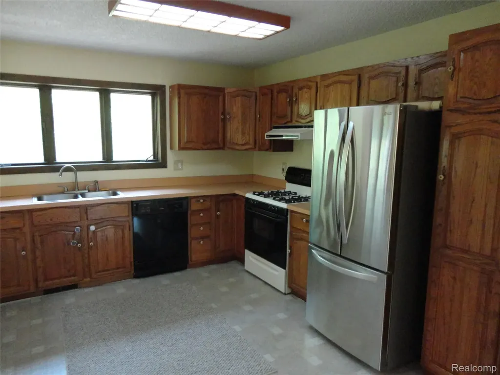 8180 Tipsico Trail Rose Township MI 48442