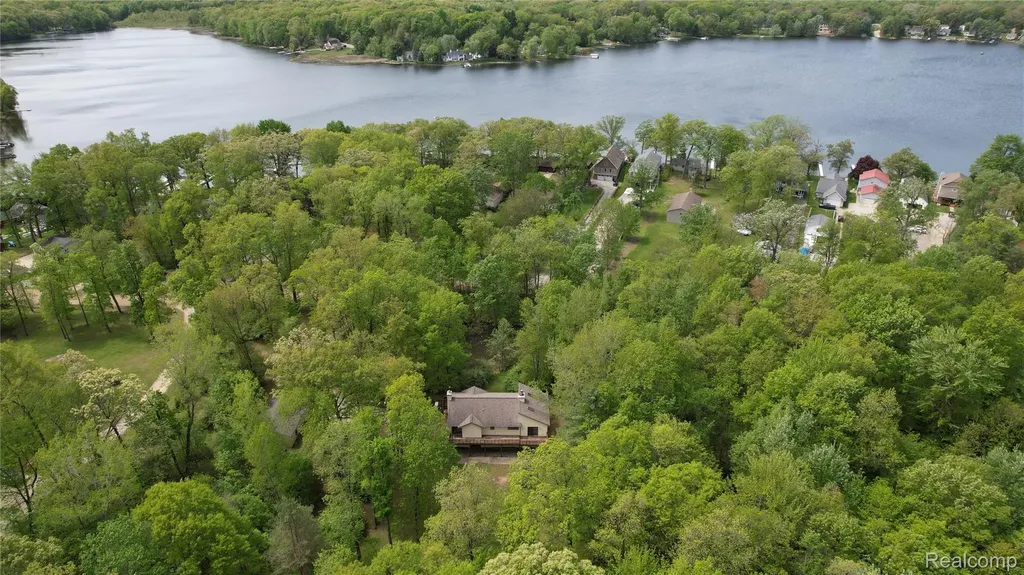 8180 Tipsico Trail Rose Township MI 48442