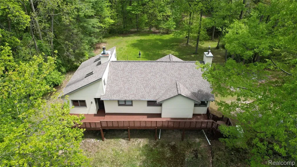 8180 Tipsico Trail Rose Township MI 48442