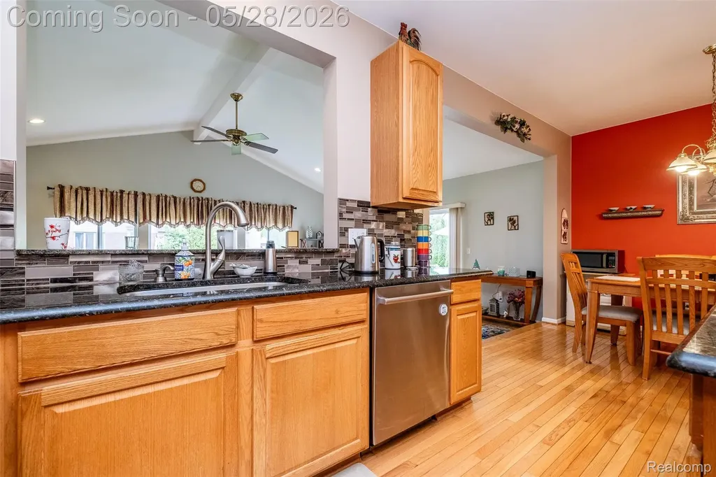 2865 Ashbury Drive Troy City MI 48083