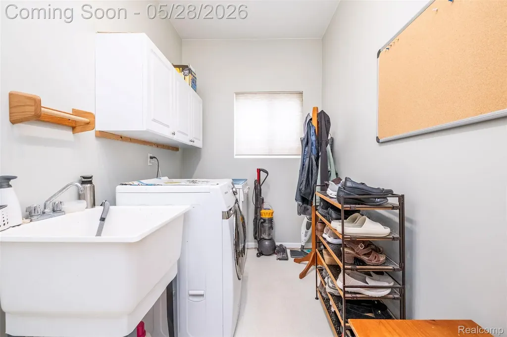 2865 Ashbury Drive Troy City MI 48083