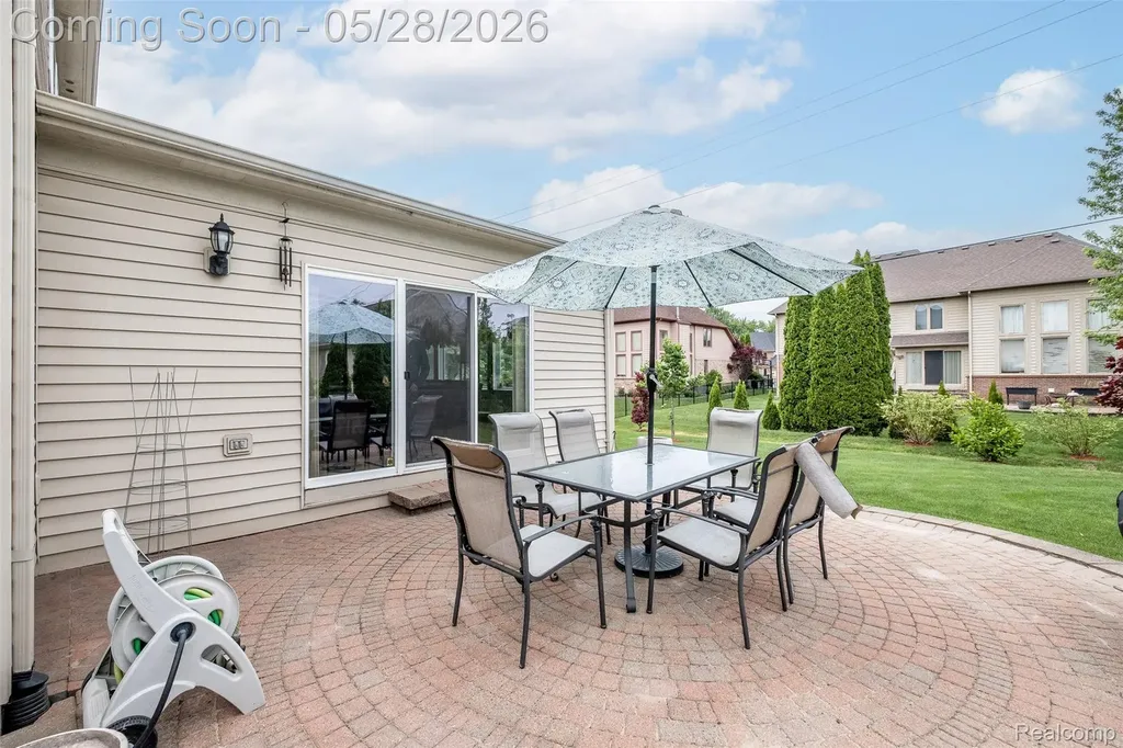 2865 Ashbury Drive Troy City MI 48083