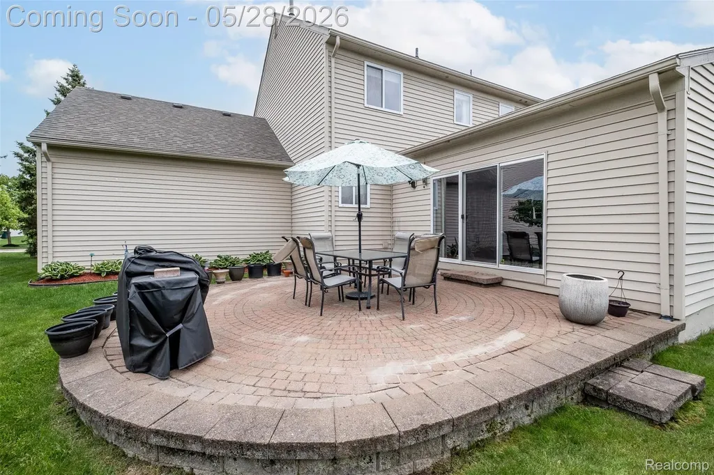 2865 Ashbury Drive Troy City MI 48083