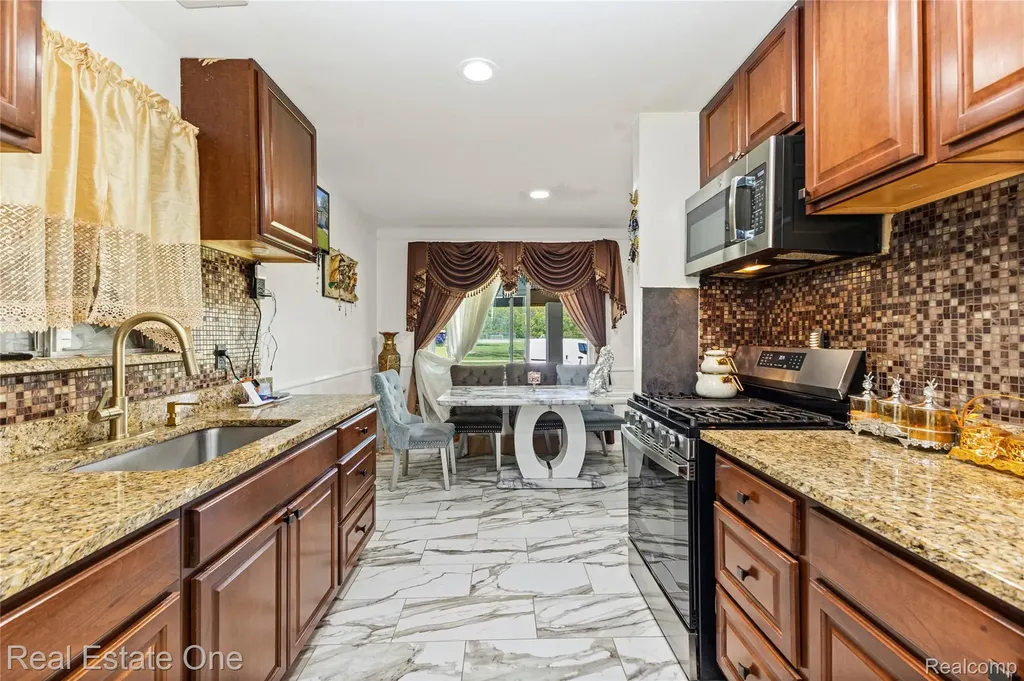 27445 Lorenz Street Madison Heights City MI 48071