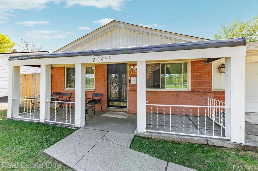 27445 Lorenz Street Madison Heights City MI 48071