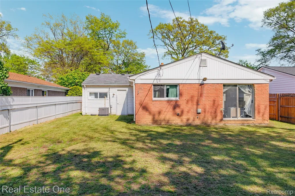 27445 Lorenz Street Madison Heights City MI 48071