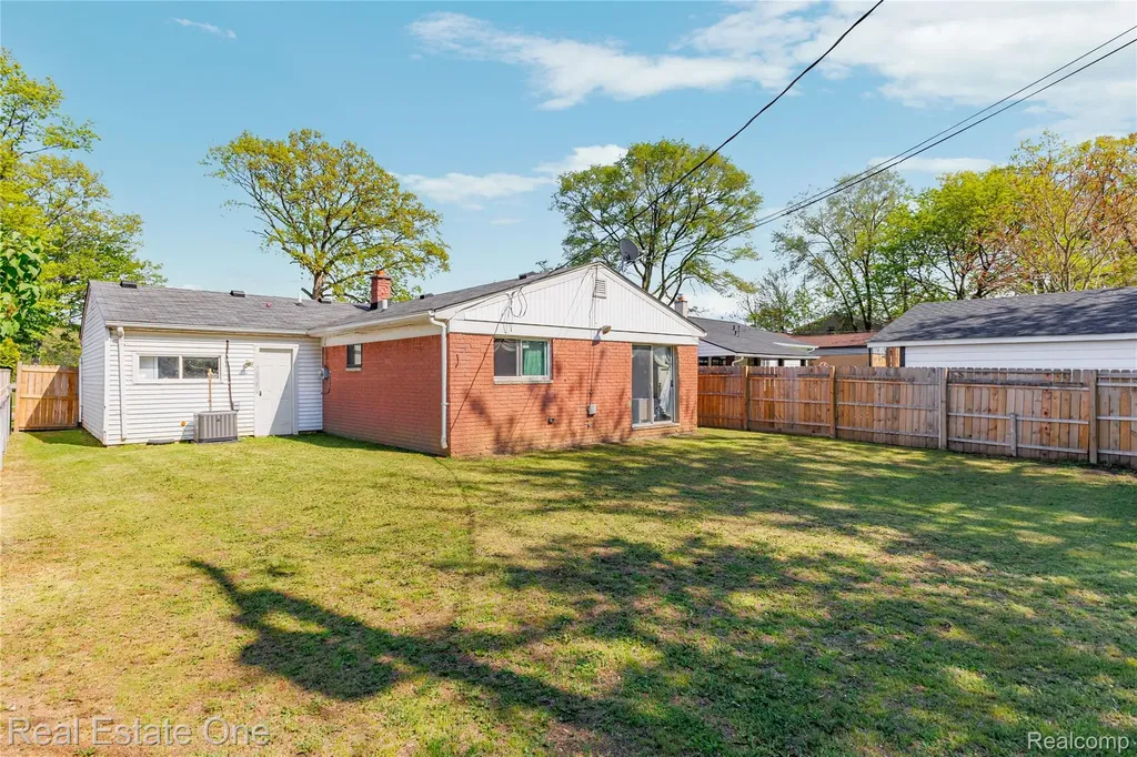 27445 Lorenz Street Madison Heights City MI 48071