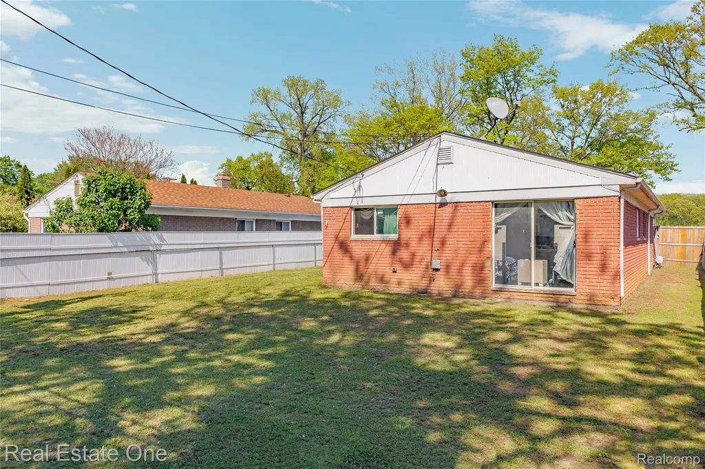 27445 Lorenz Street Madison Heights City MI 48071